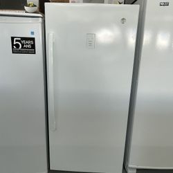 GE Garage Ready28”  14.1 cu. ft. Frost Free Defrost Upright Freezer in White