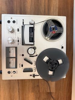 Akai 1722-II Reel-to-Reel Stereo Tape Recorder
