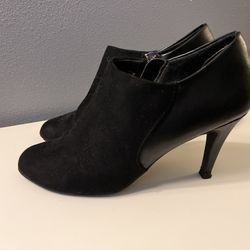 Women Black Velvet & Pleather Boot-let/ Booties Heels - Size 9  