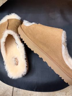 UGG Greenport Slippers – Size 9 – Chestnut