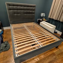 Queen Bedframe 