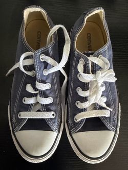 Girls size 2 converse