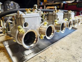 Weber triple carbs Datsun 240Z