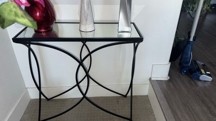 Modern Black Metal & Mirrored Glass Accent / End Table – $25