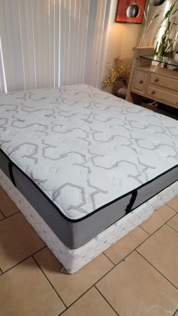 HIGH QUALITY CALIFORNIA KING SIZE LIVING SPACES MATTRESS AND BOXSPRINGS FOR SALE! IN GREAT CONDITION, FREE DELIVERY