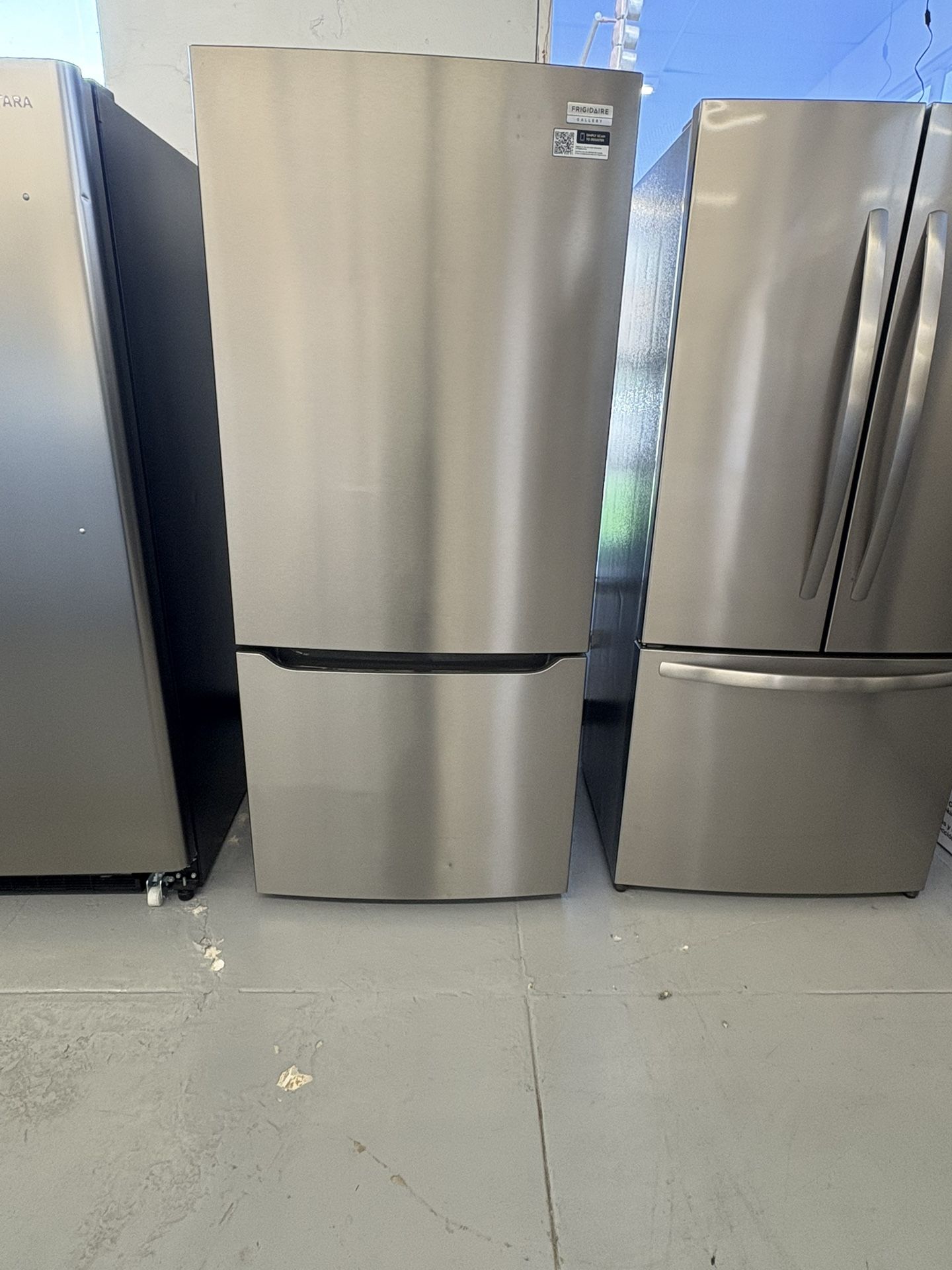 Frigidaire Gallery 30 in. 20.3 cu. ft. Bottom Freezer Refrigerator in Smudge-Proof Stainless Steel with Internal Water Dispenser