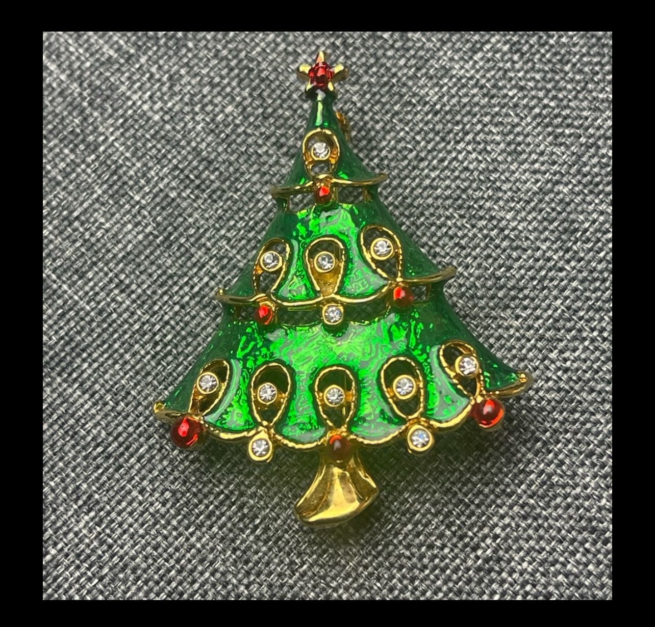 π Sparkly Enamel Christmas Tree Brooch β Holiday Rhinestone Pin β¨