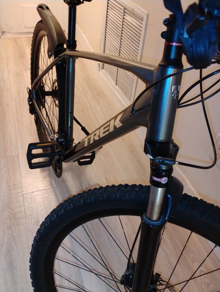 Trek Dual Sport 4 Hybrid Bike MTB Mountain Bicycle
