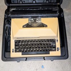 Sears The Scholar With Correction Electric Typewriter 