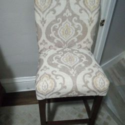 2 Matching Chairs