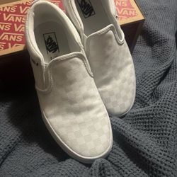 5.5 Vans Slip Ons 