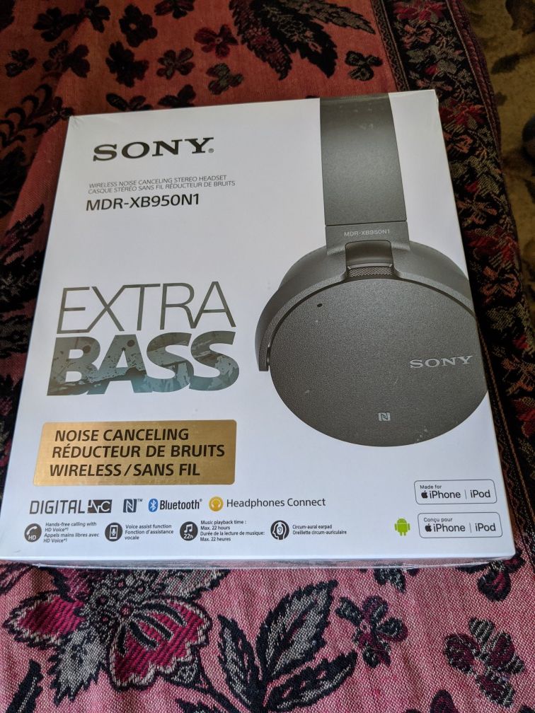 sony noise cancelling bluetooth headphones BRAND NEW