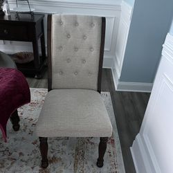 Six dining chair not table just only chair it’s really good condition from Ashley Stewart $500