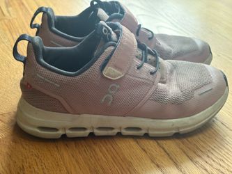 On pink girls shoes size 2k