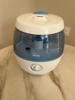Vicks Sweet Dreams Cool Mist Ultrasonic Humidifier, 200-400 sq ft, VUL575- used once
