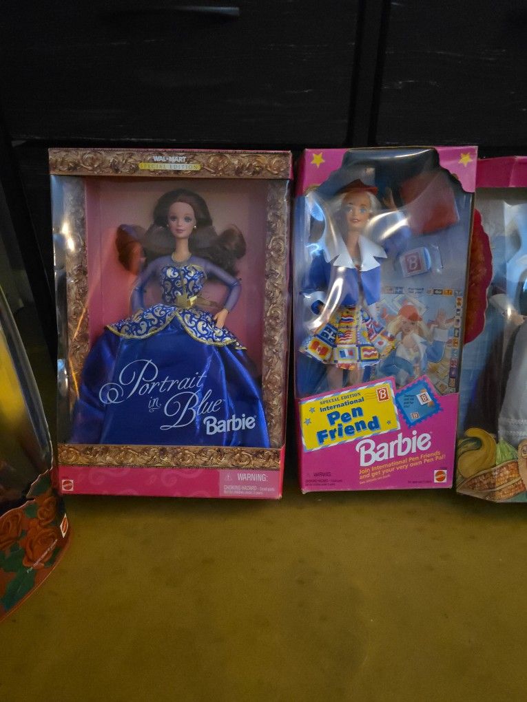 90s Barbies 16 In Lot