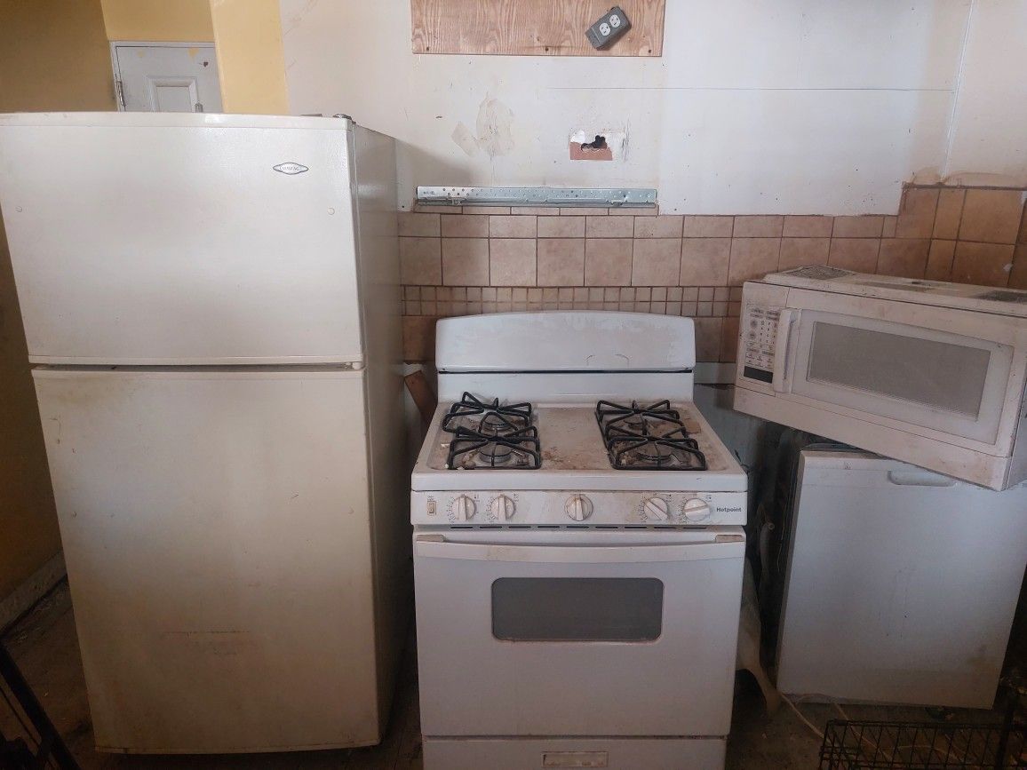 Stove, fridge, dishwasher, microwave 