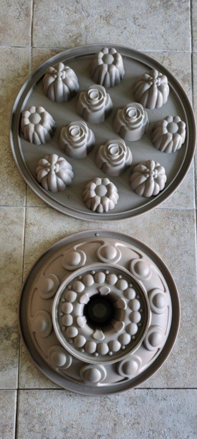 Pampered Chef Silicone Cake Pan & Floral Cupcake Pan