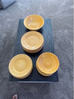 Artuiuno set of 8 stone ware