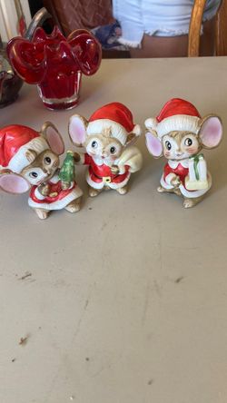 The selected region appears to show a vintage HOMCO Christmas Santa Mouse figurine (#5405) made of bisque porcelain.