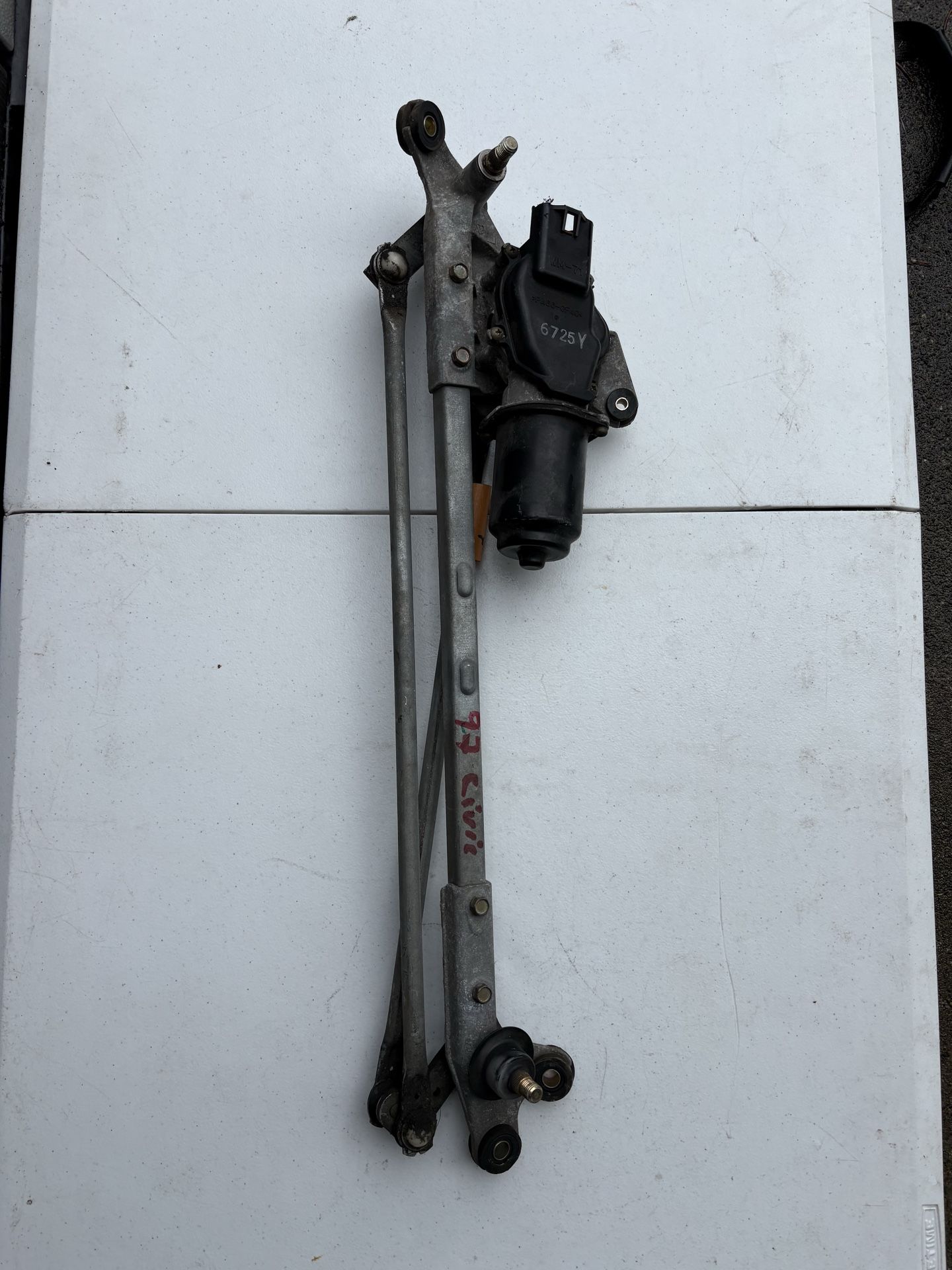 97 Honda Civic windshield wiper motor assembly with linkage