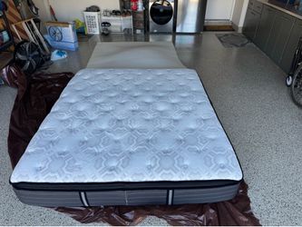 Cal King Sealy Posturepedic Pillow Top Mattress + Cooling Topper (Excellent Condition)