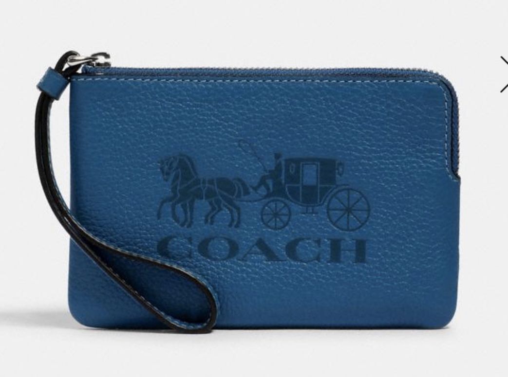 Beautiful Wristlet With Horse and Carriage!