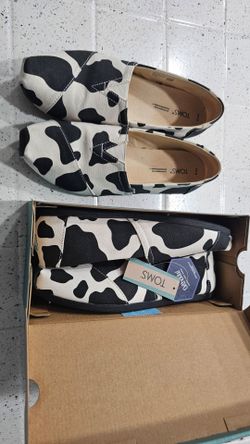 2 pr TOMS ALPARGATAS cow print blk/wht Womens 9.5