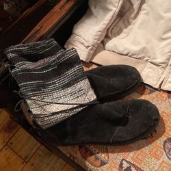 Toms Boots Size 9
