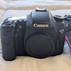 Used Canon EOS 7D  DSLR Camera (1st Generation) Kit