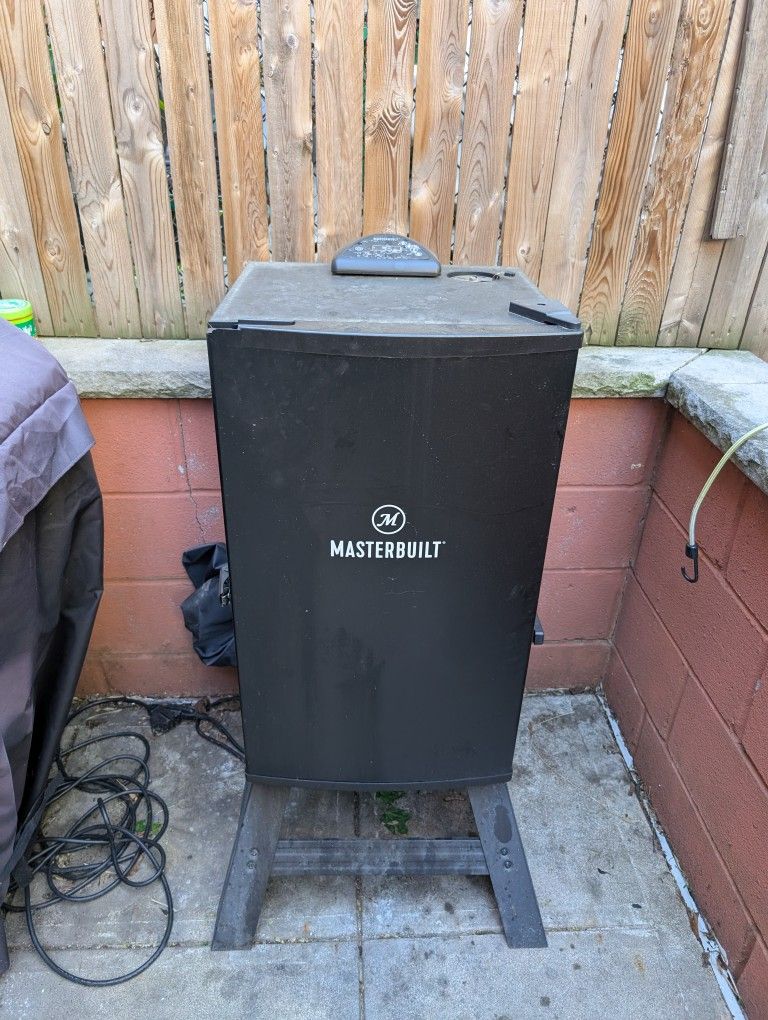 Masterbuilt Electric Chest Smoker (Used)