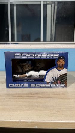 Dave Roberts sliding bobblehead