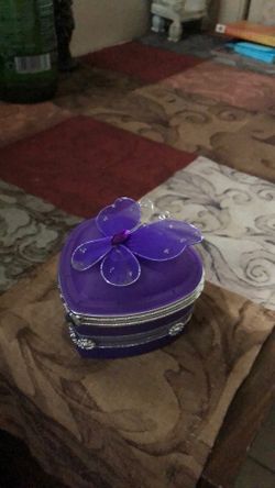 Violet butterfly jewelry box