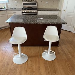 Modern White Bar Stools (Set of 2) – Excellent Condition