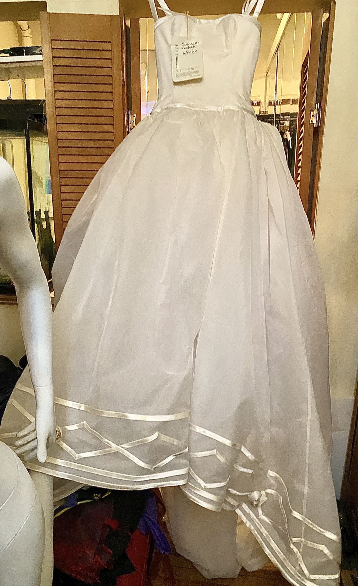  Vera Wang Custom Made Wedding dress Silk Trim & Tulle embellished Custom made Silk Roses   $3500