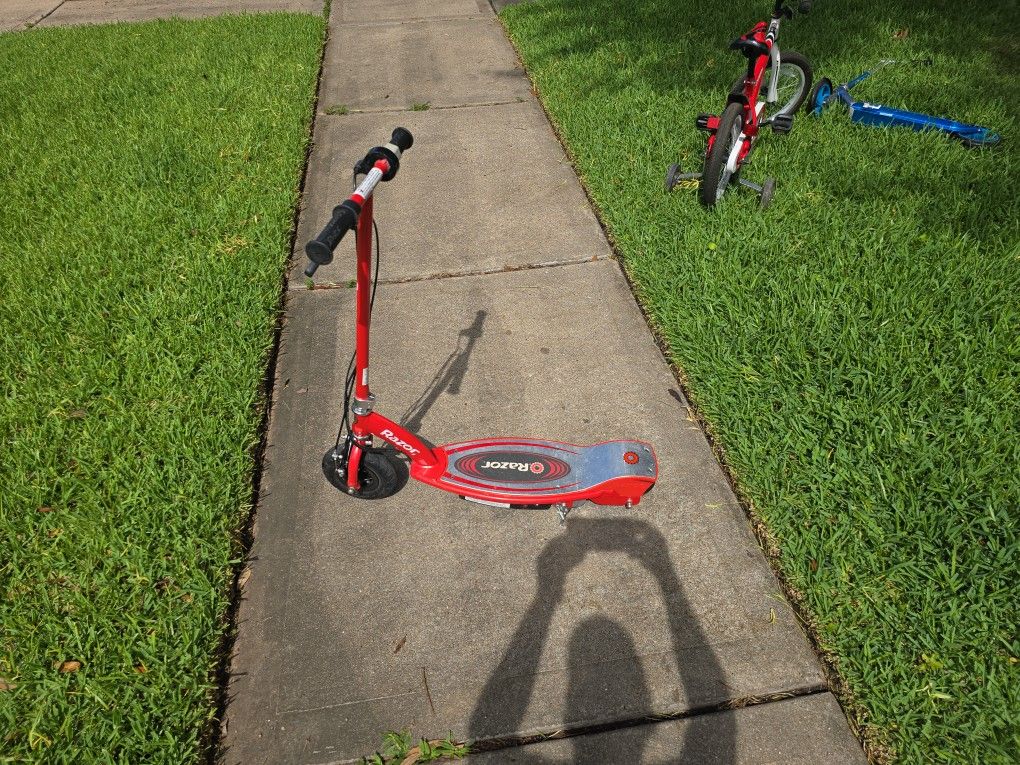 Razor E100 Kids Scooter