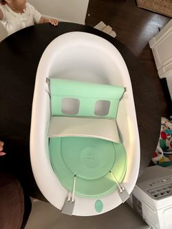 Frida Bathtub and Bath Accessories