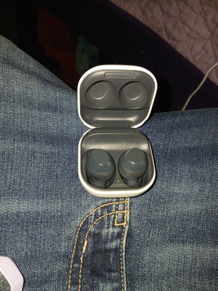 Galaxy Buds 4 White & Black