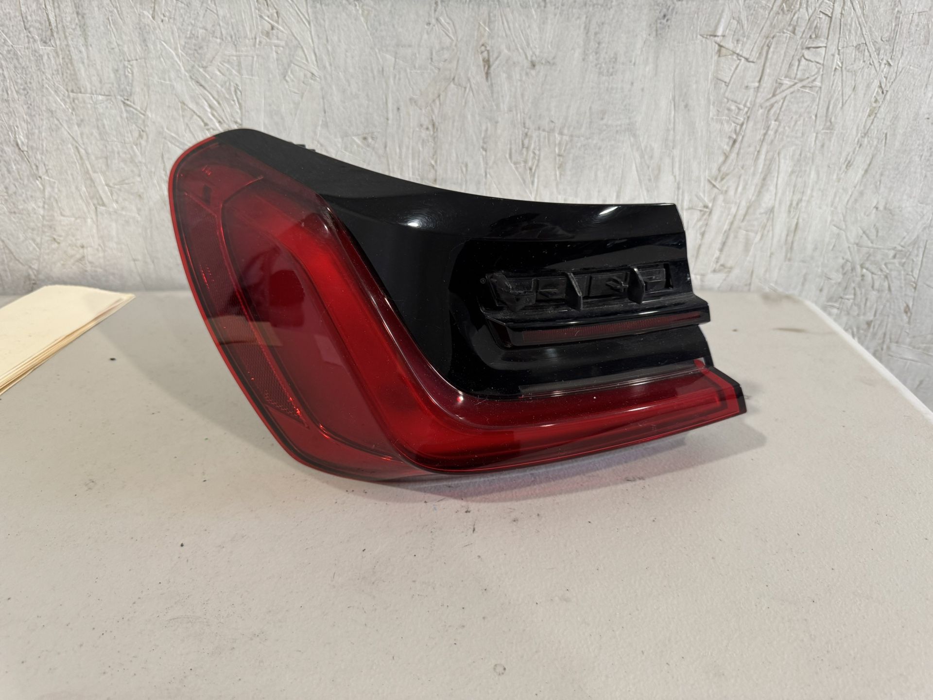 2020 Bmw 740 750 Left Taillight