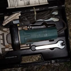 FREUD MODEL JS 100 BISCUIT CUTTER PLATE JOINER JOINTER COMPLETE W/ CASE & MANUAL
Pre-Owned