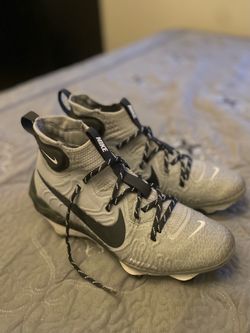 Baseball shoes