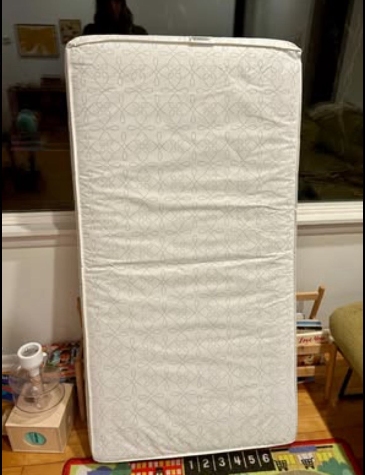 Like new Sealy Airial All-2-Fresh toddler/crib mattress