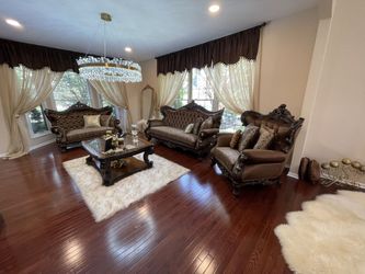 Living Room Include Middle Table