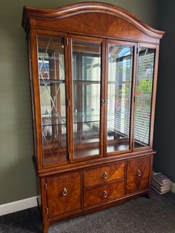 China Cabinet w Touch Light & Glass Doors