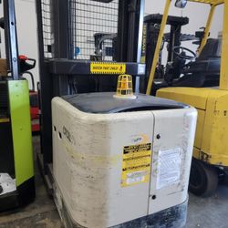 Order Picker Forklift 2010