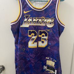Nike Lakers LeBron James Select Series Jersey Size M