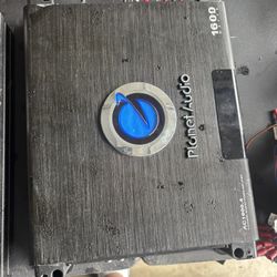 1600 Watt Planet Audio Amplifier 