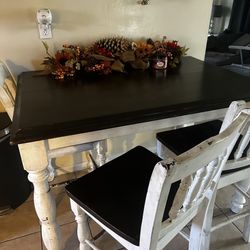 Dining table with leaf extension