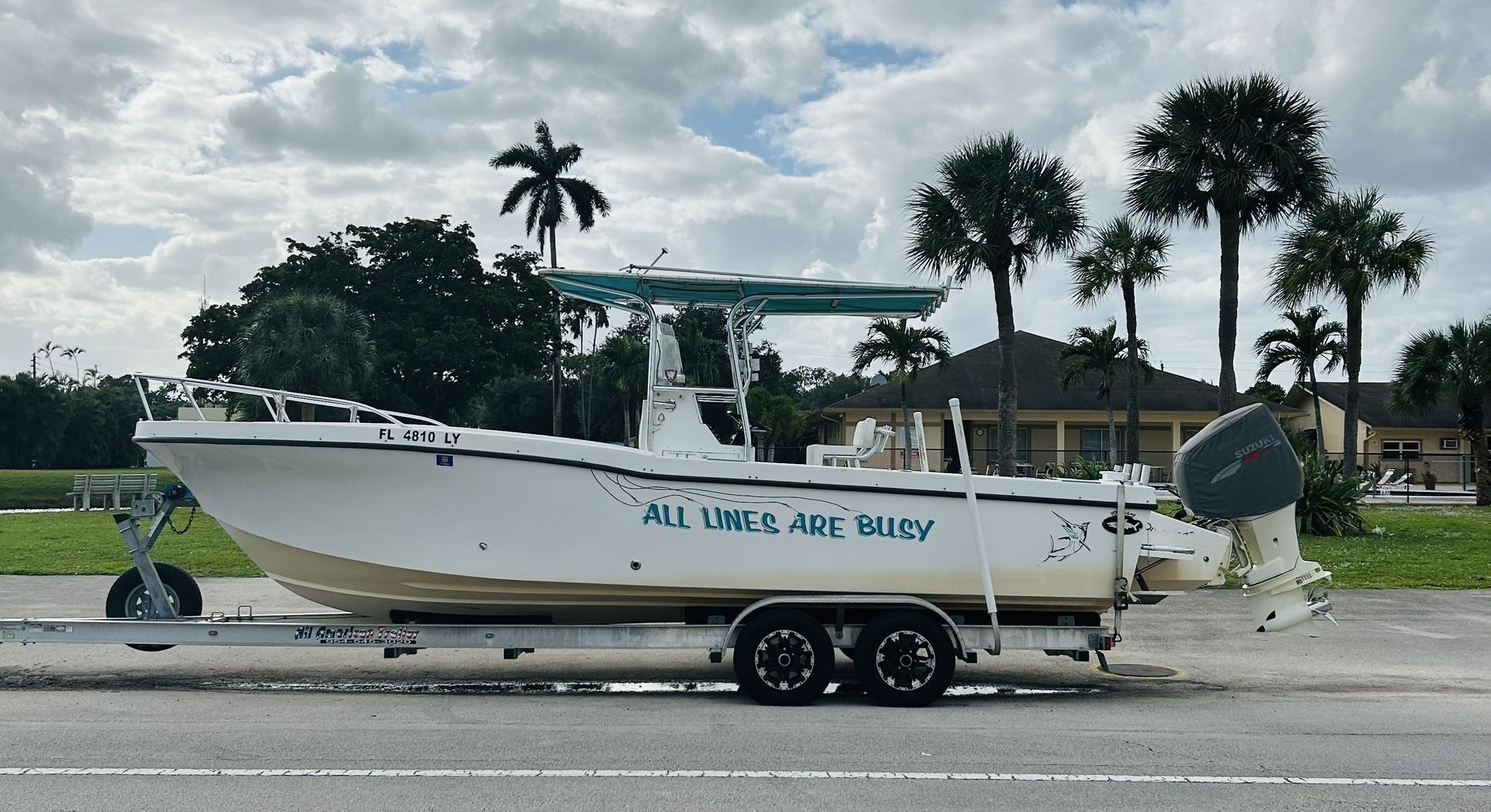2002 Dusky 256 Center Console