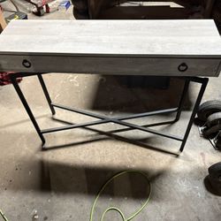 Table W/drawer